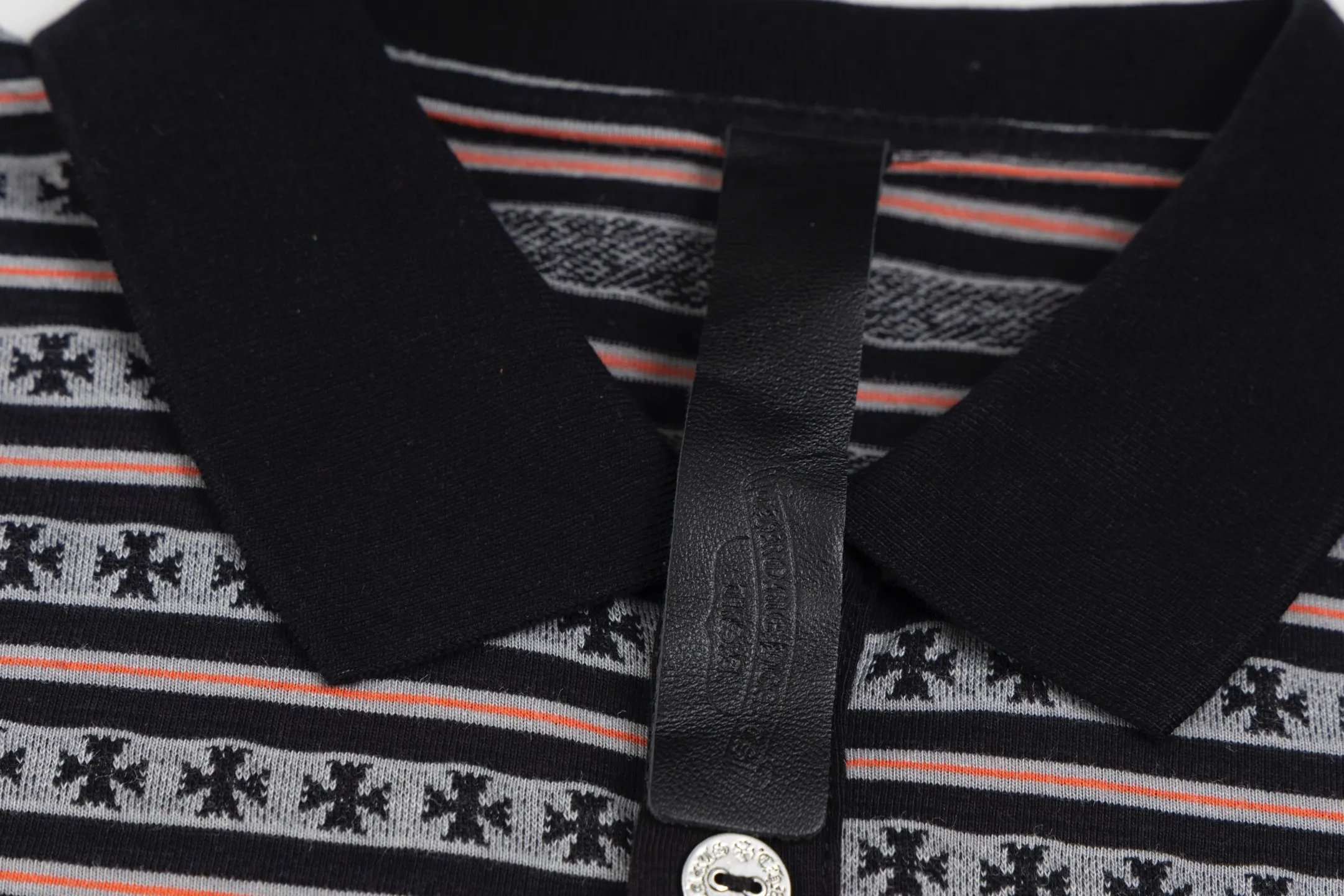 🅿️420 [Exclusive supply] CH Crow Heart Cross Stripe Long Sleeve Polo Shirt. The original version was purchased and developed for 7,900. The fabric is made of yarn-dyed fabric. The minimum order is one thousand meters away. The cost is expensive. The embroidery uses imported Tajima embroidery machines, and the collar leather tag is made of imported lambskin. The hardware is made of real antique silver which is extremely expensive. The overall wiring is straight and delicate, the fabric is comfortable and soft, and the color is consistent without color difference. It can be matched with the same style to create a fashionable look and control various occasions. Customized accessories, complete with three standards, same style for men and women! Size:S/M/L